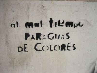 Al mal tiempo, paraguas de colores